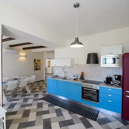 Apartment Ranzoni 3 Sub. 1 *